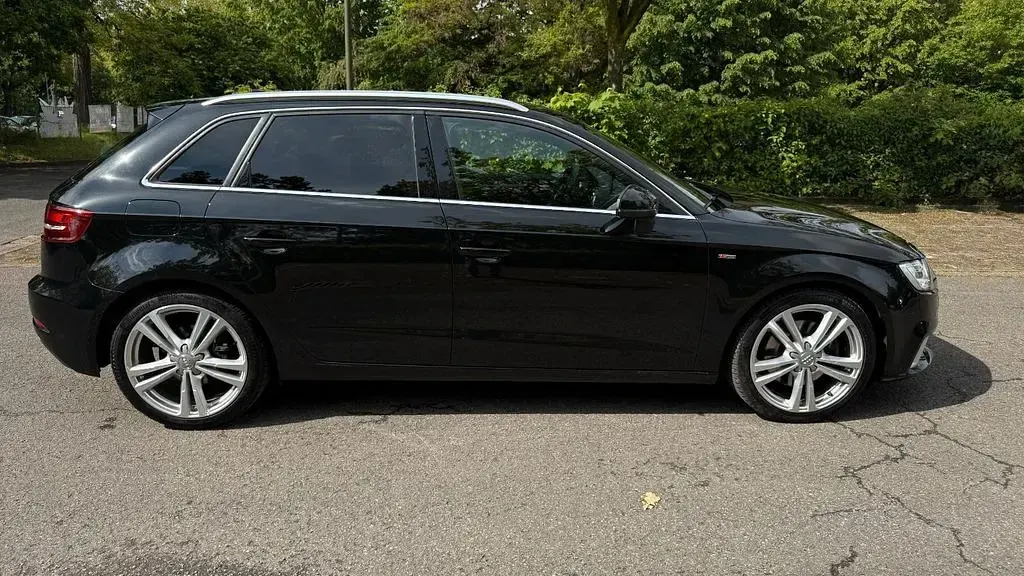 Second-hand Audi A3 S-Line 150 CP (110 kW) 2020 Negru Berlinǎ