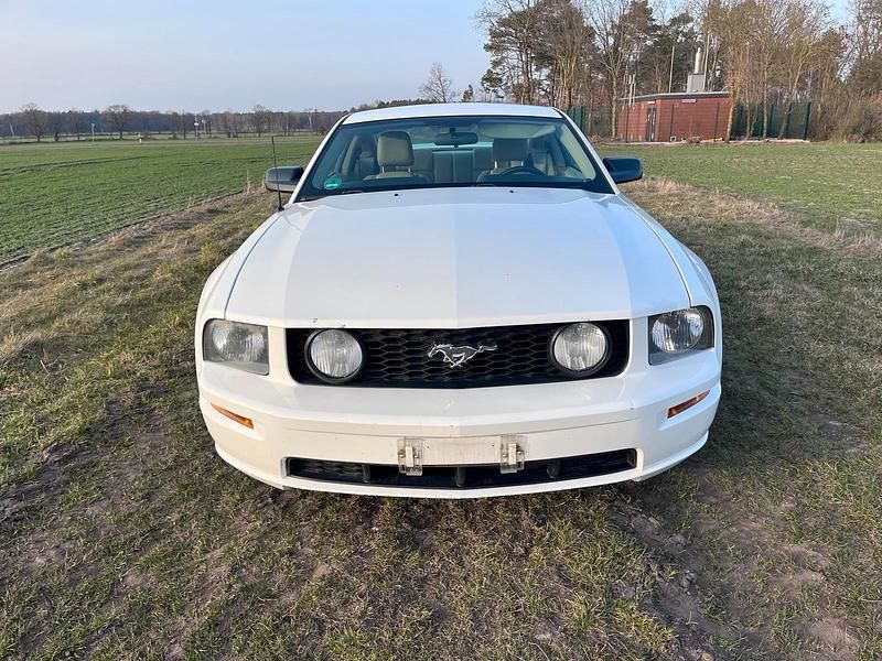 Gebraucht Ford Mustang 305 PS (224 kW) 2005 Weiß Coupé