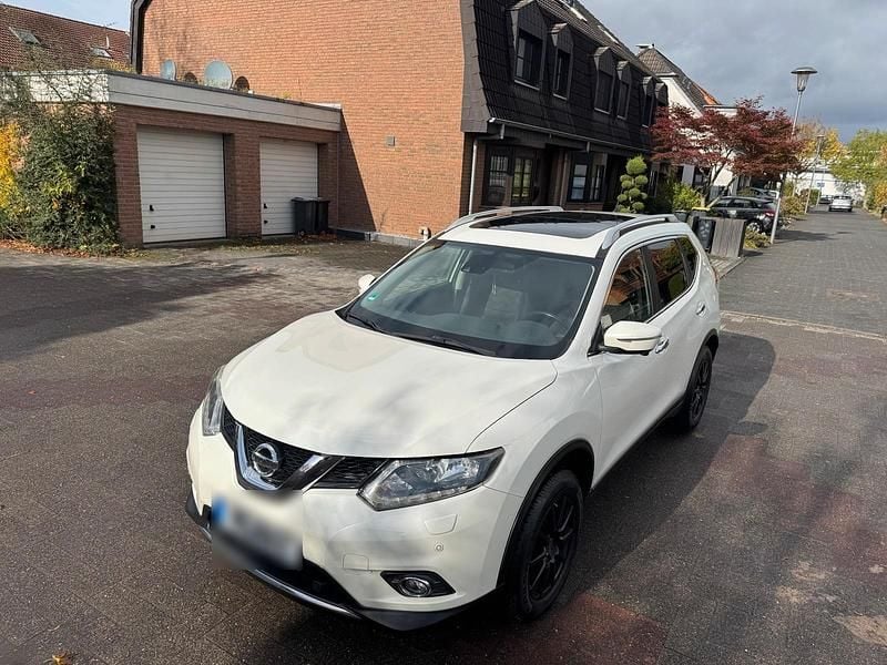 Weiß Gebraucht 2016 Nissan X-Trail SUV | 10.500 € (Guter Preis) - Bild 1/4
