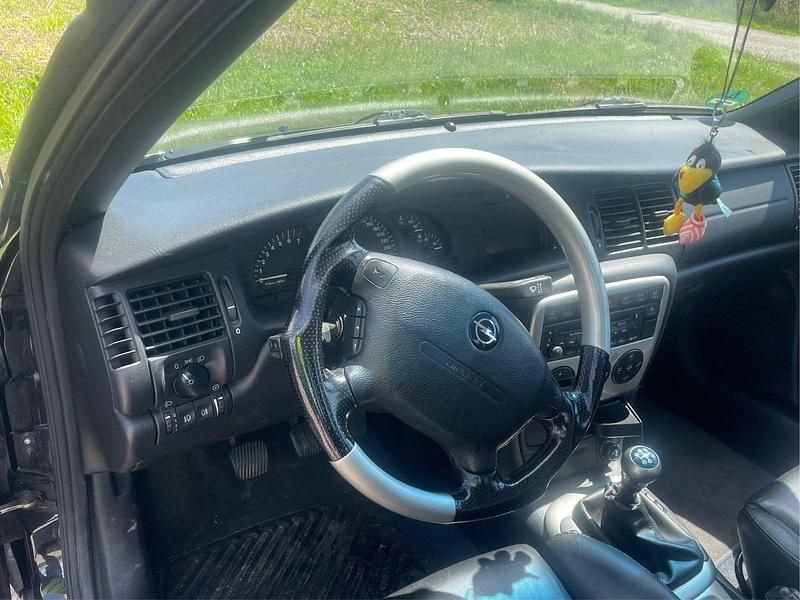 Gebraucht Opel Vectra 195 PS (143 kW) 1998 Schwarz Limousine