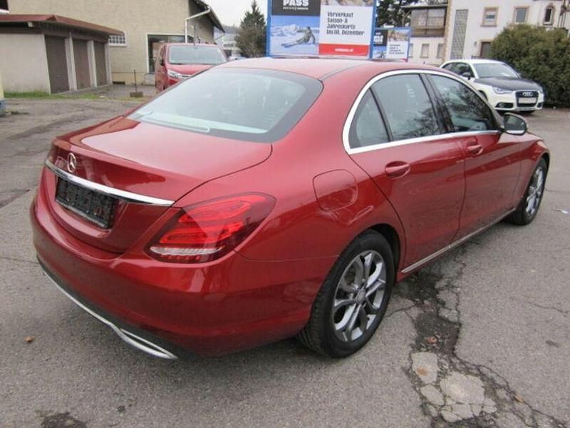 Gebraucht Mercedes C200 184 PS (135 kW) 2016 Rot Limousine