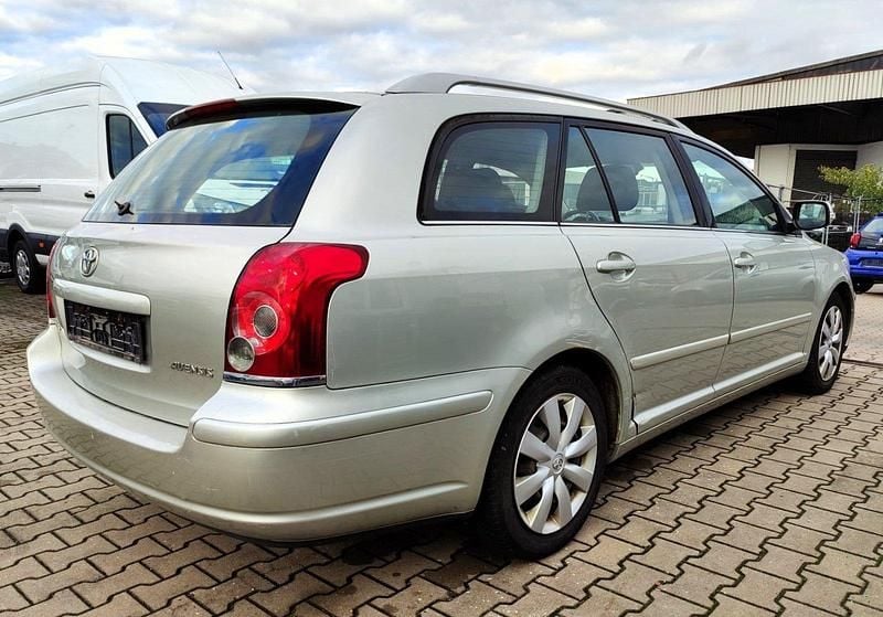 Gebraucht Toyota Avensis Sol 129 PS (94 kW) 2006 Gold Kombi