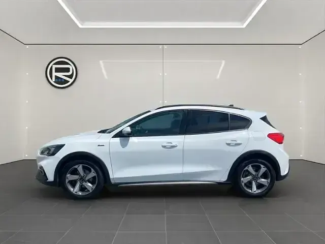 Gebraucht Ford Focus Active X 120 PS (88 kW) 2020 Frostweiß Limousine