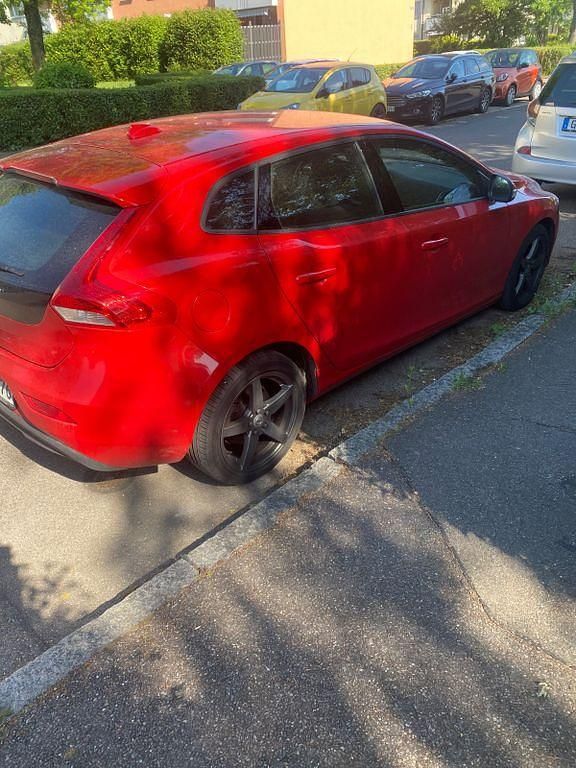 Gebraucht Volvo V40 Kinetic 122 PS (89 kW) 2018 Rot Kombi