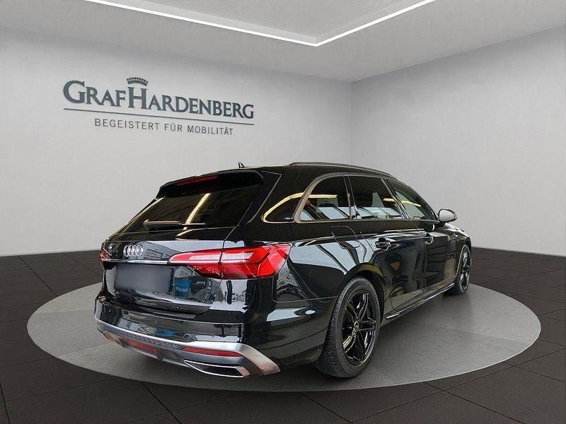 Gebraucht Audi A4 S-Line 150 PS (110 kW) 2022 Mythosschwarz metallic Kombi