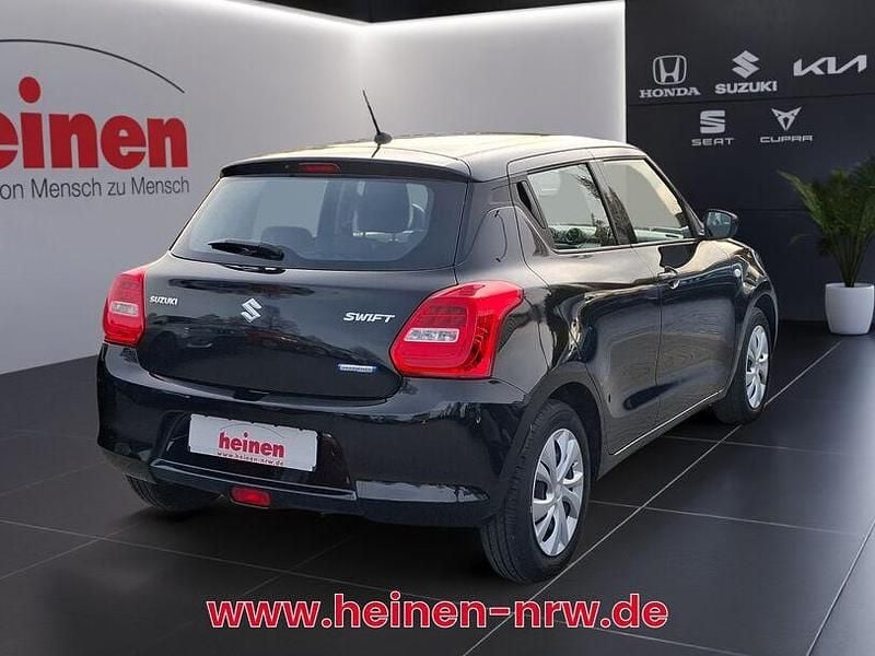 Gebraucht Suzuki Swift Club 83 PS (61 kW) 2021 Schwarz Kleinwagen