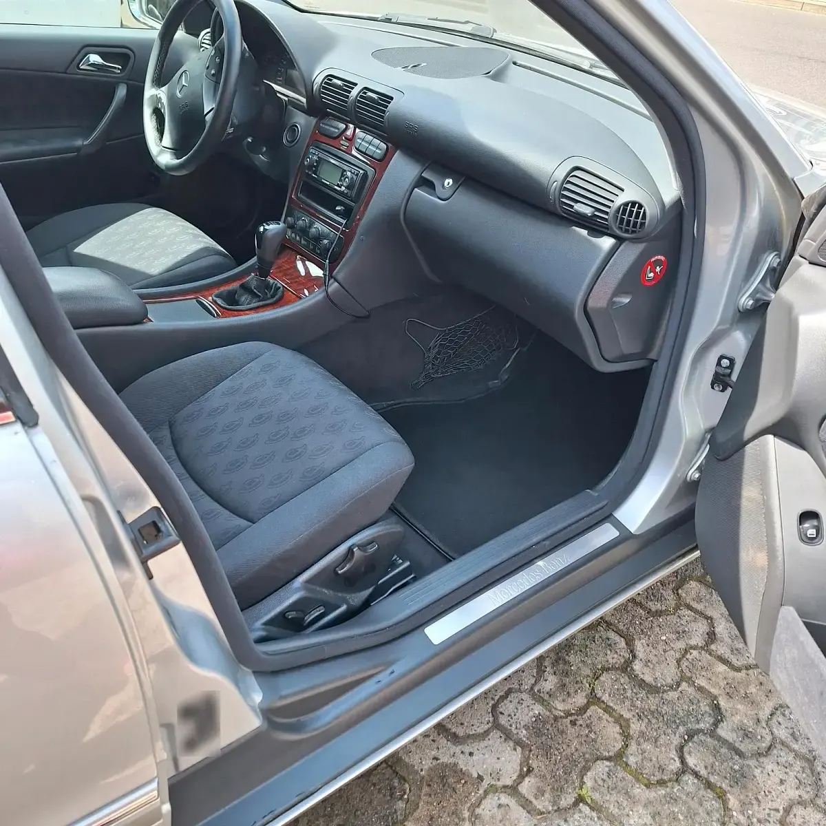 Gebraucht Mercedes C180 129 PS (94 kW) 2001 Silber Limousine
