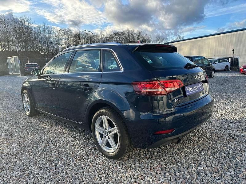 Gebraucht Audi A3 Basis 116 PS (85 kW) 2017 Cosmos blue, metallic Kleinwagen