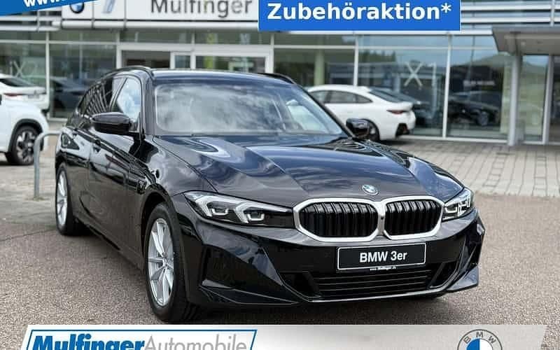 Saphirschwarz Neu 2025 BMW 320 Sport Line Kombi | 48.980 € (Fairer Preis) - Bild 1/4