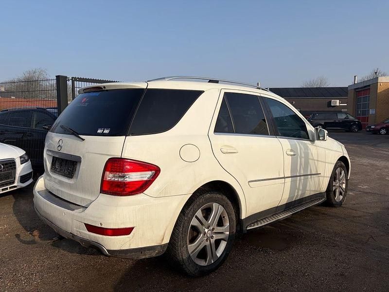 Gebraucht Mercedes ML350 231 PS (169 kW) 2010 Weiß SUV