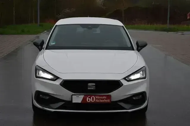 Gebraucht Seat Leon FR-Line 150 PS (110 kW) 2023 Weiß Limousine