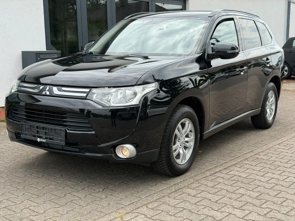Gebraucht Mitsubishi Outlander Invite 150 PS (110 kW) 2014 Schwarz SUV