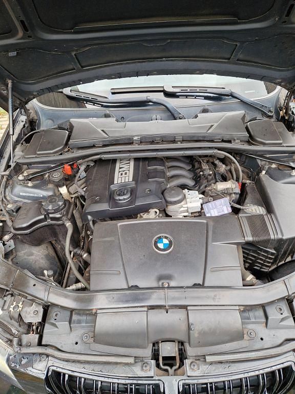 Gebraucht BMW 318 143 PS (105 kW) 2008 Schwarz Kombi