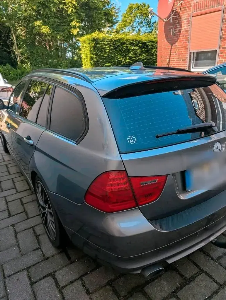Gebraucht BMW 320 184 PS (135 kW) 2011 Grau Kombi