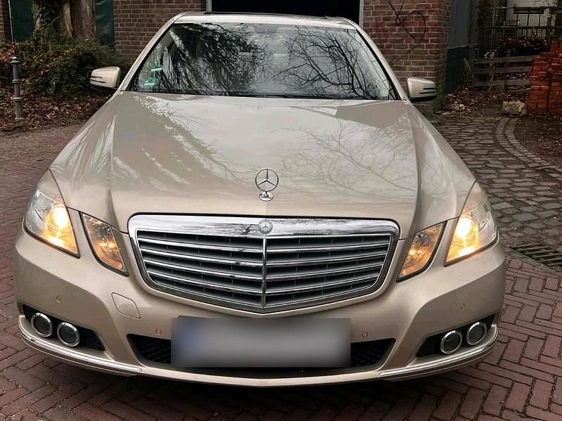 Gebraucht Mercedes E250 204 PS (150 kW) 2009 Gold Limousine