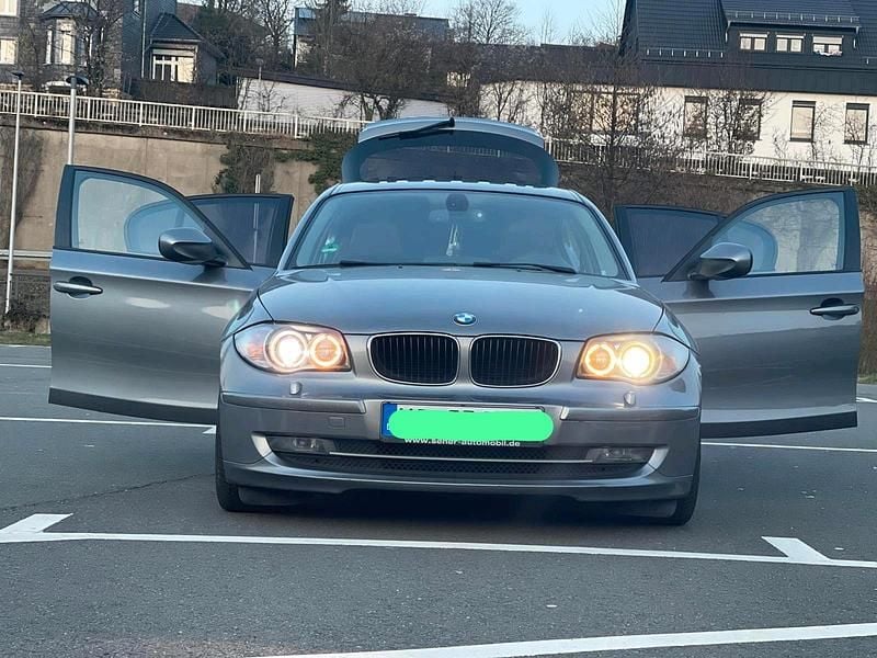 Grau Gebraucht 2011 BMW 120 Kleinwagen | 6.000 € (Guter Preis) - Bild 1/4