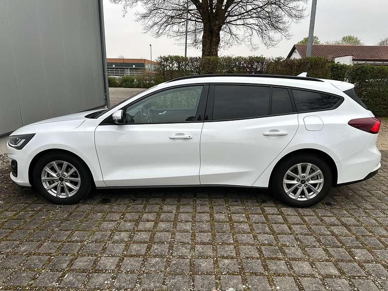 Usata Ford Focus Cool & Connect 120 CV (88 kW) 2022 Bianco Station wagon