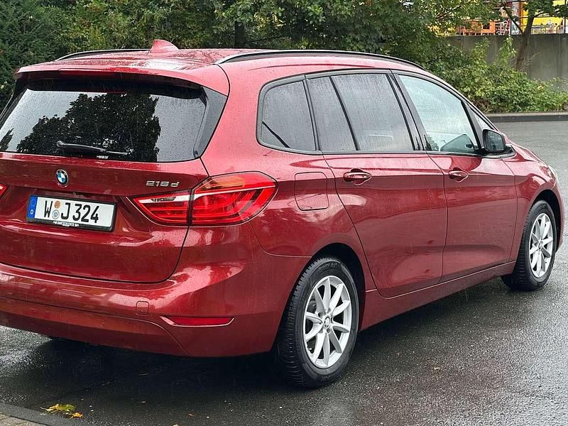 Rot Gebraucht 2016 BMW 218 Gran Tourer Van / Kleinbus | 8.300 € (Guter Preis) - Bild 1/4