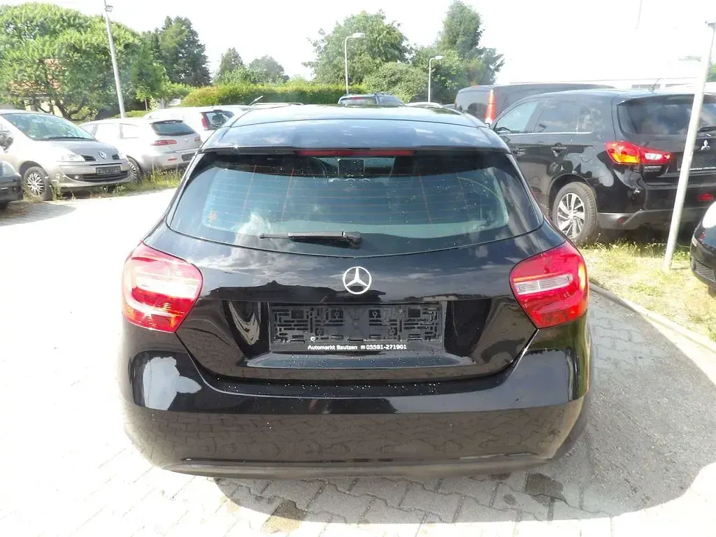 Gebraucht Mercedes A180 122 PS (89 kW) 2014 Kosmosschwarz  metalliclack Kleinwagen