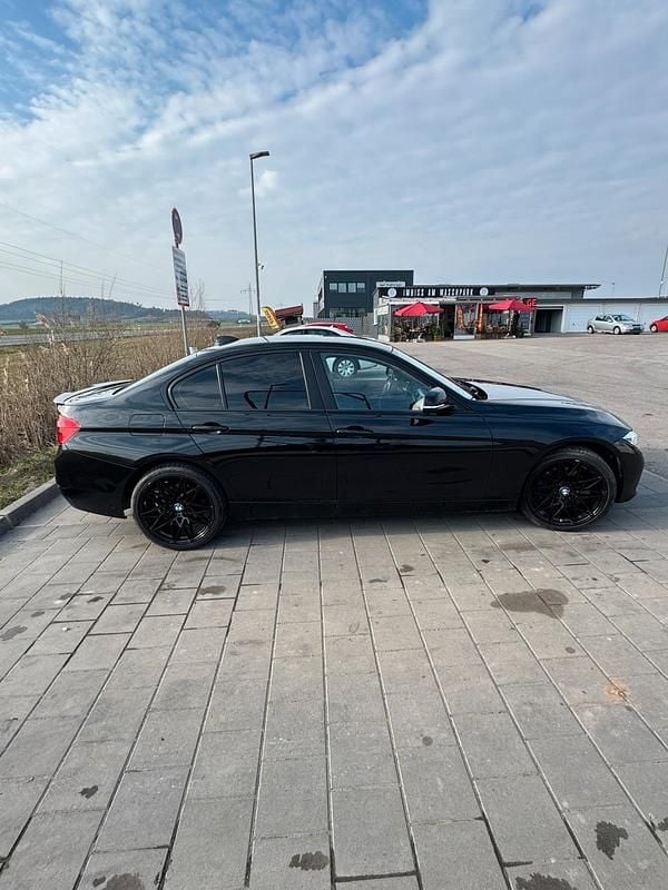 Gebraucht BMW 320 190 PS (139 kW) 2018 Schwarz Limousine