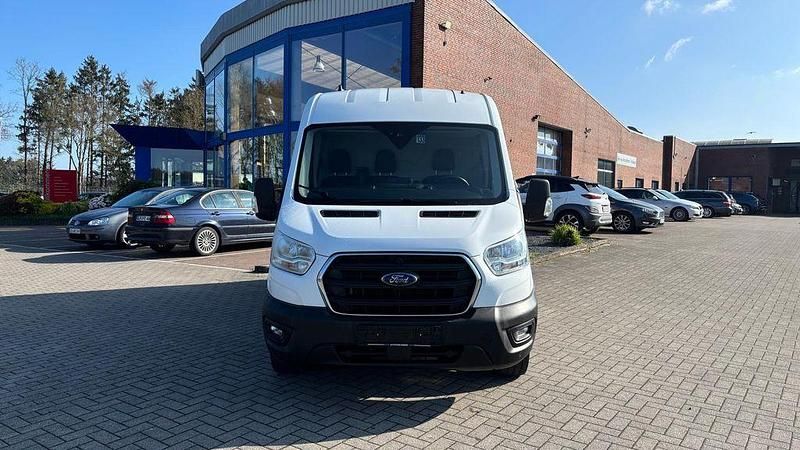 Gebraucht Ford Transit Trend 131 PS (96 kW) 2022 Weiß Van / Kleinbus