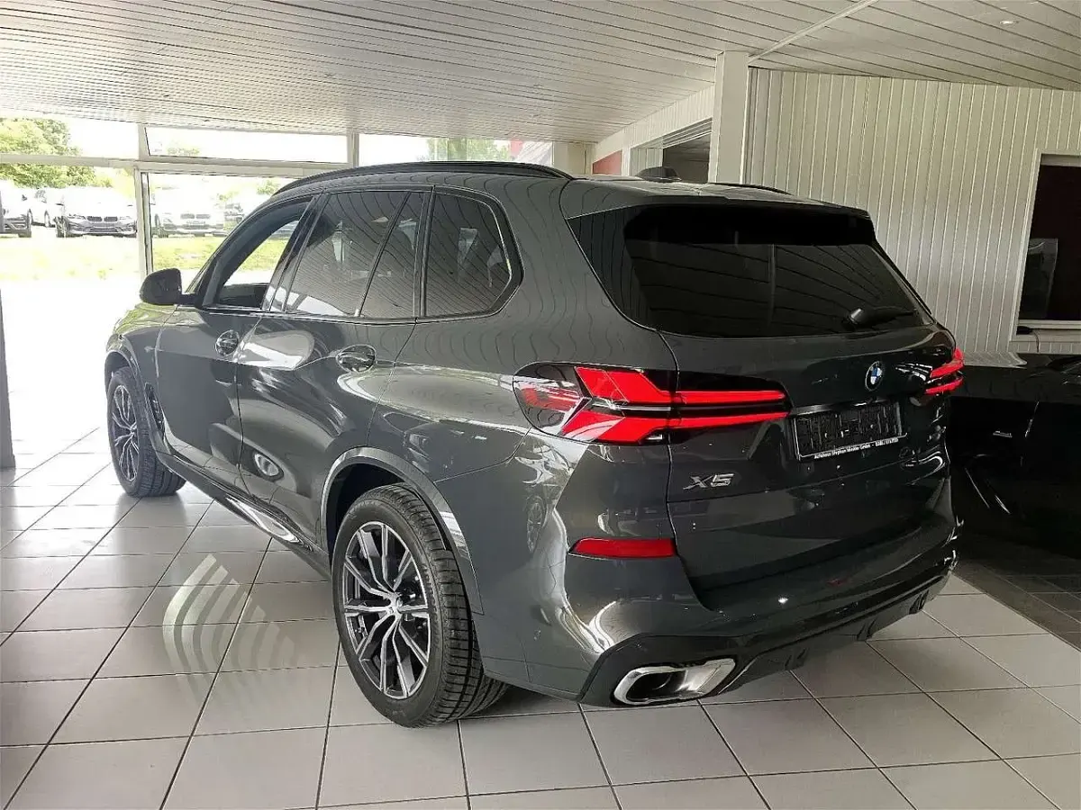 Gebraucht BMW X5 M Sport 352 PS (258 kW) 2025 Dravitgrau metallic SUV