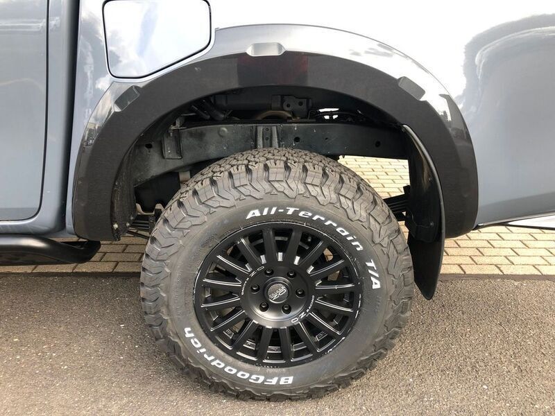 Gebraucht Isuzu D-Max 163 PS (119 kW) 2023 Islay gray Abholung