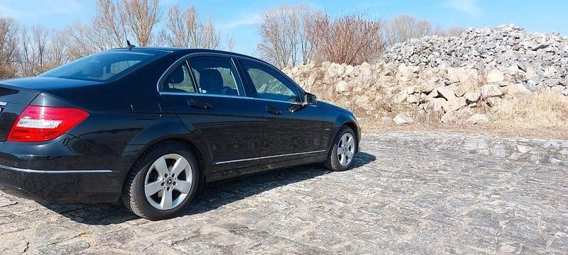 Gebraucht Mercedes C180 Elegance 156 PS (114 kW) 2011 Schwarz Limousine