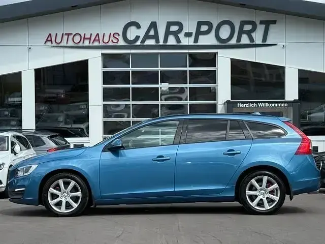 Gebraucht Volvo V60 Business Edition 150 PS (110 kW) 2015 Blau Kombi