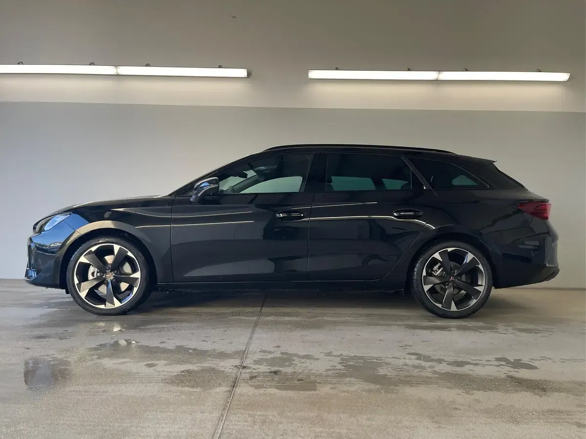 Neu Cupra Leon 150 PS (110 kW) 2025 [0e0e] midnight schwarz metallic [0e0e] midnight schwarz metallic Kombi