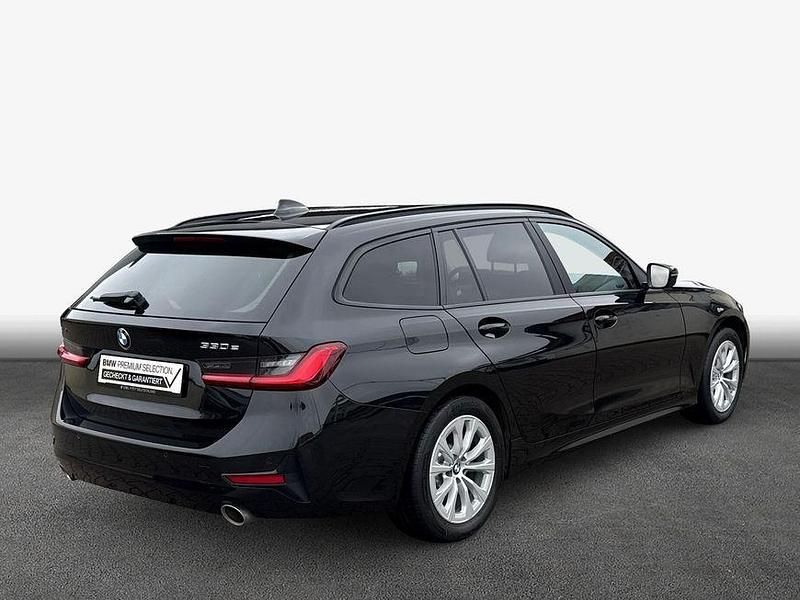 Gebraucht BMW 330e Advantage 184 PS (135 kW) 2020 Schwarz Kombi