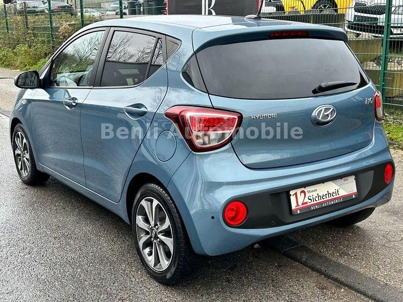 Gebraucht Hyundai i10 Passion Plus 67 PS (49 kW) 2018 Blau Kleinwagen