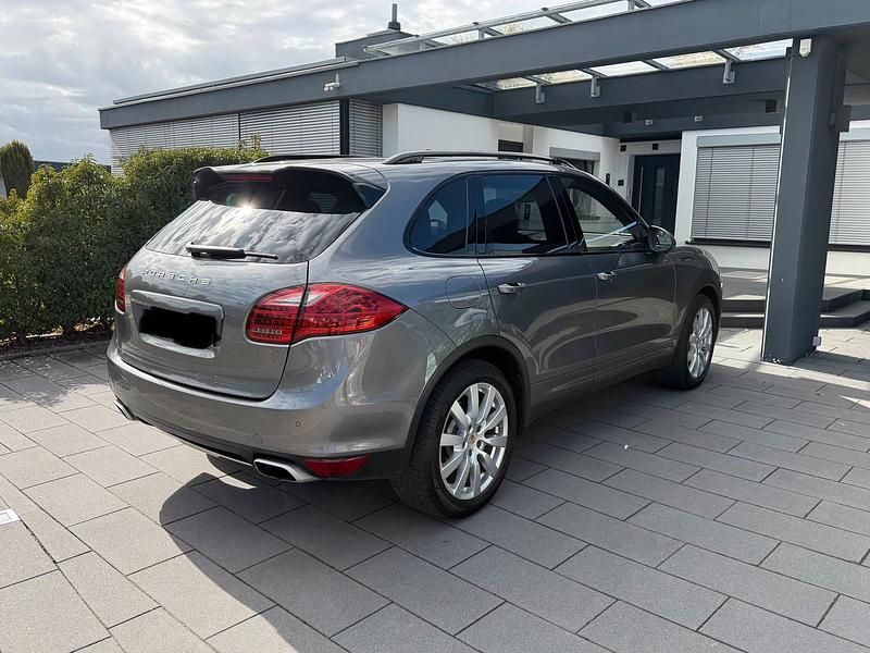 Second-hand Porsche Cayenne 310 CP (228 kW) 2011 Gri SUV