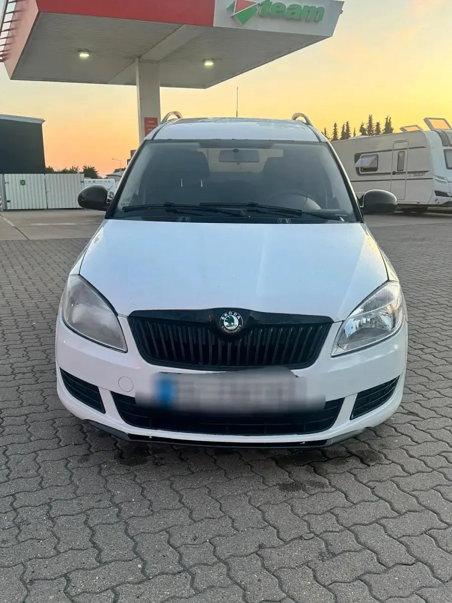 Gebraucht Skoda Roomster 75 PS (55 kW) 2010 Weiß Van / Kleinbus