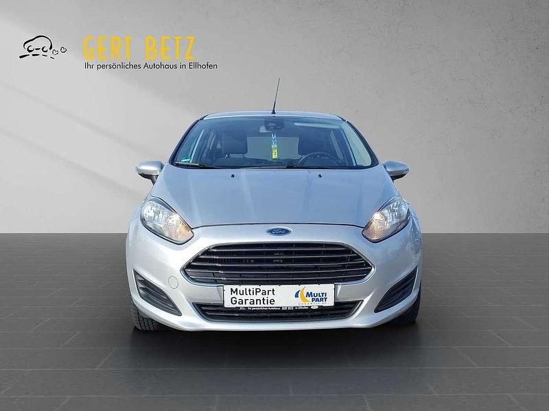 Gebraucht Ford Fiesta Trend 101 PS (74 kW) 2014 Polarsilber Limousine