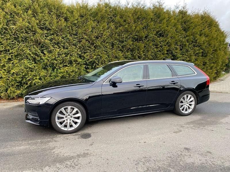 Schwarz Gebraucht 2019 Volvo V90 Momentum Kombi | 23.500 € (Guter Preis) - Bild 1/4