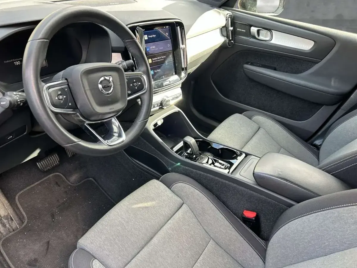 Gebraucht Volvo XC40 Plus 197 PS (144 kW) 2023 Black stone (schwarz) SUV