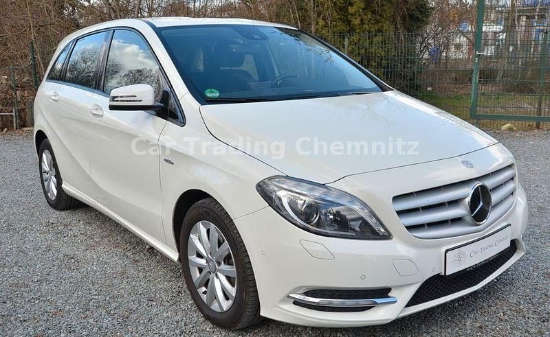 Gebraucht Mercedes B200 136 PS (100 kW) 2012 Weiß Van / Kleinbus