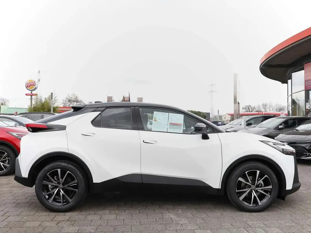 Neu Toyota C-HR Team 197 PS (144 kW) 2025 Weiß SUV