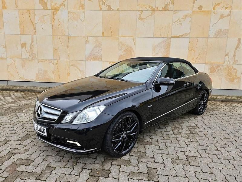 Gebraucht Mercedes E250 204 PS (150 kW) 2010 Schwarz Cabrio