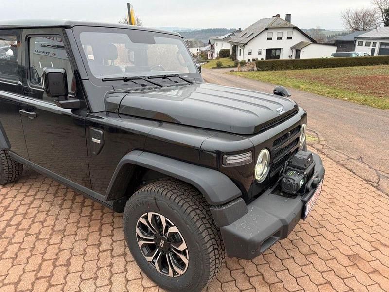 Gebraucht BAW 212 166 PS (122 kW) 2026 Schwarz SUV