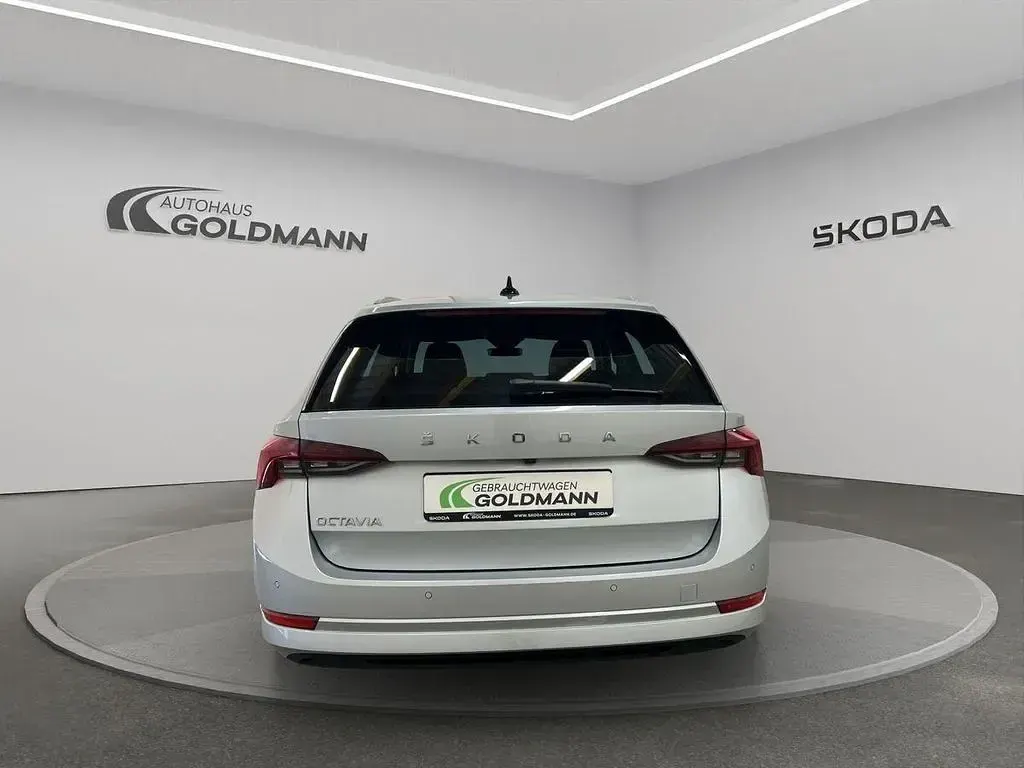 Gebraucht Skoda Octavia Style 150 PS (110 kW) 2023 Brilliantsilber metallic Kombi