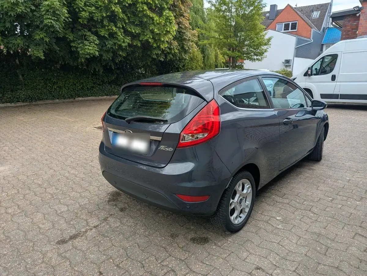 Gebraucht Ford Fiesta Trend 75 PS (55 kW) 2012 Grau Kleinwagen