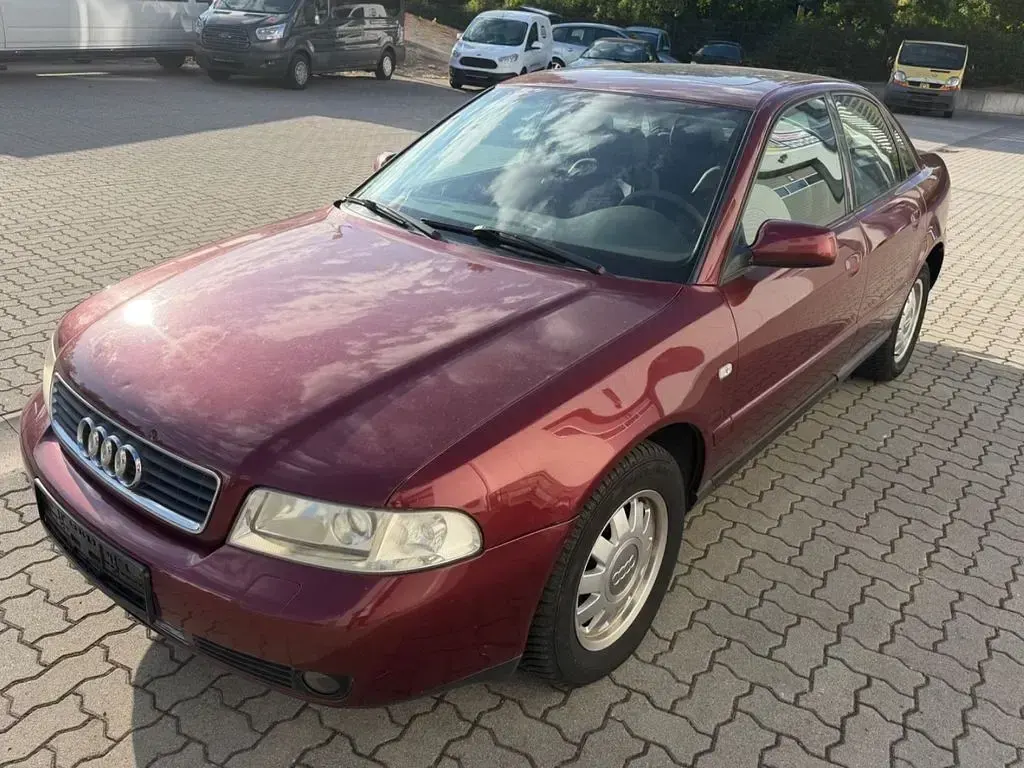 Gebraucht Audi A4 125 PS (91 kW) 1999 Rot Limousine