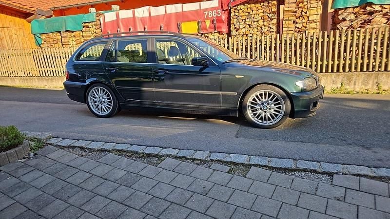 Grün Gebraucht 2003 BMW 325 M Sport Kombi | 7.999 € (Etwas zu teuer) - Bild 1/4