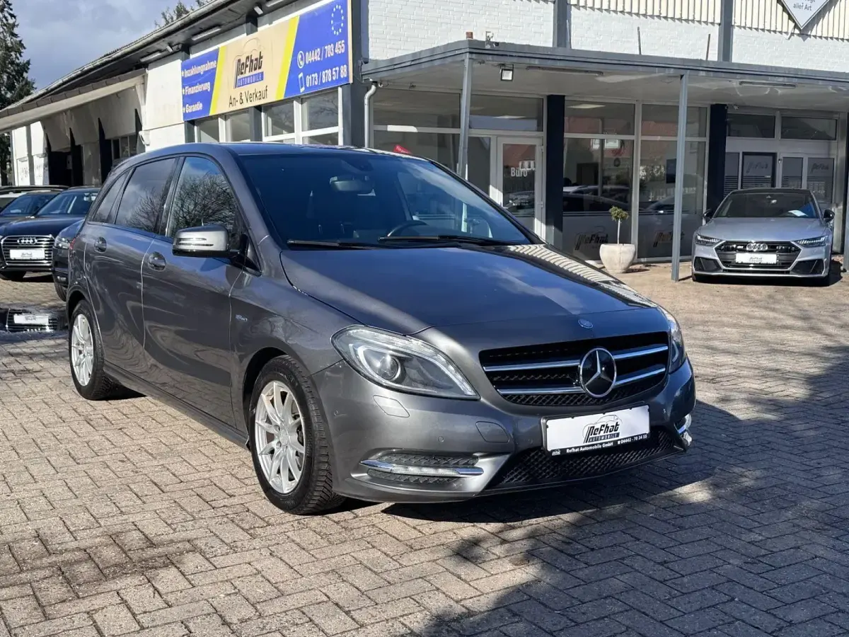 Gebraucht Mercedes B200 156 PS (114 kW) 2012 Grau Kleinwagen