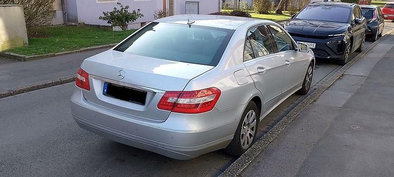 Gebraucht Mercedes E220 Elegance 170 PS (125 kW) 2009 Silber Limousine