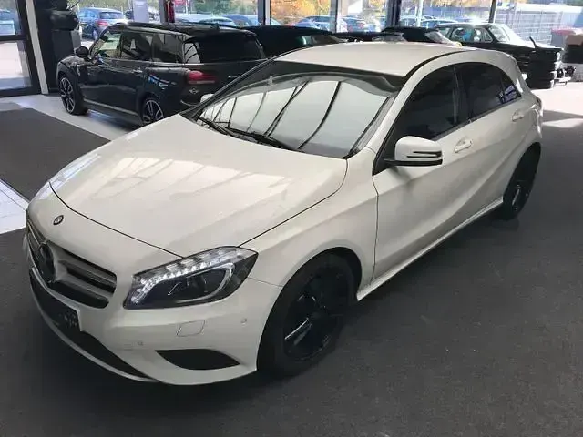 Używany Mercedes A250 211 KM (155 kW) 2013 Biały Sedan/Limuzyna