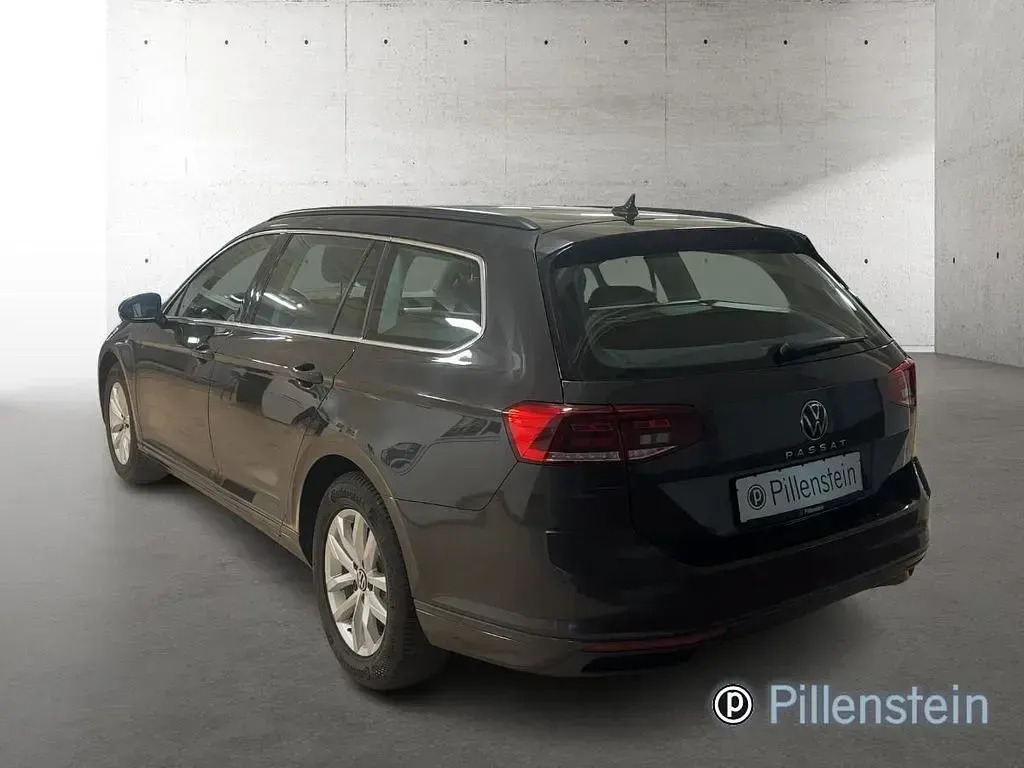 Gebraucht VW Passat Business 150 PS (110 kW) 2023 Grau Kombi