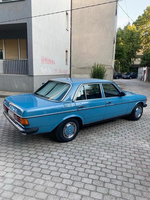 Gebraucht Mercedes 200 109 PS (80 kW) 1981 Blau Limousine